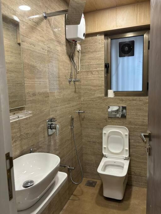 Downtown 2 Bedroom, Mahalakshmi 2102 *