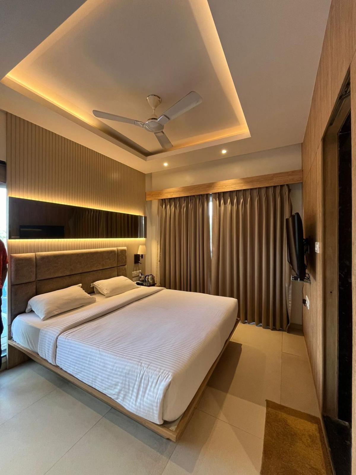 Residency Malad 3*