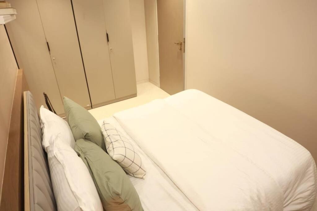 Apartment Downtown 1bhk Cozy, Mahalaxmi 1202 *