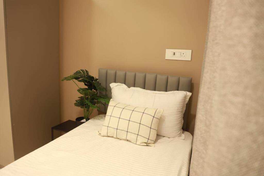 Downtown 2 And Half Bhk Appt Mahalaxmi 1201 Mumbai