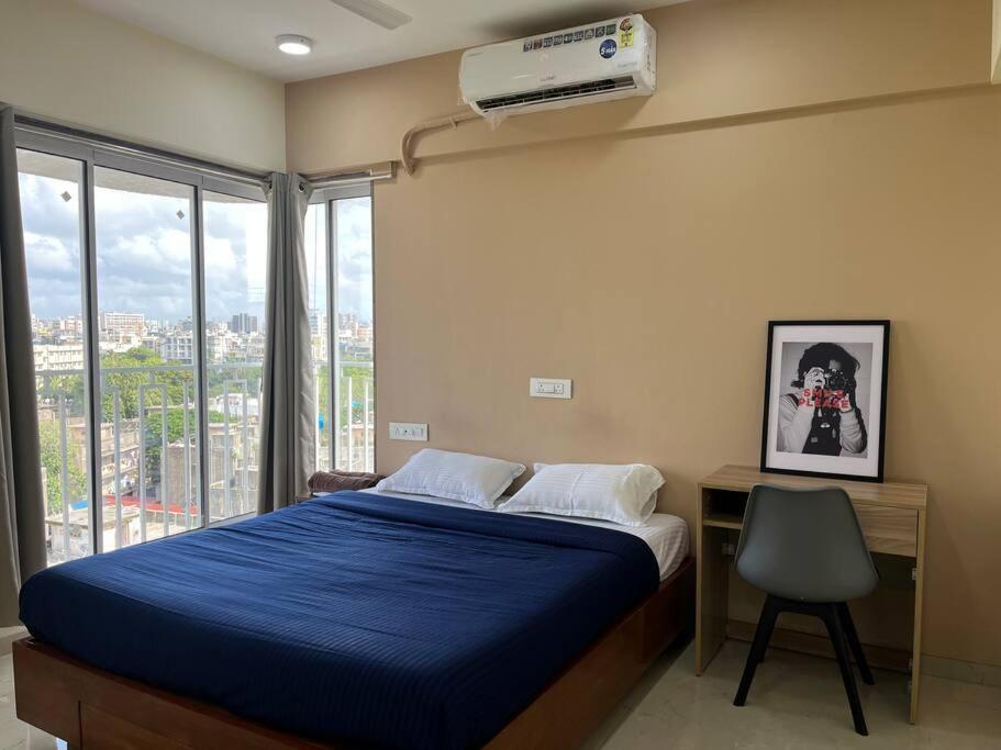 Apartment 3bhk Santacruz Mumbai, 104 *