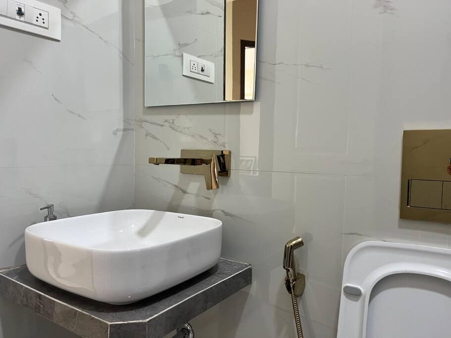 3bhk Santacruz Mumbai, 104 Apartment