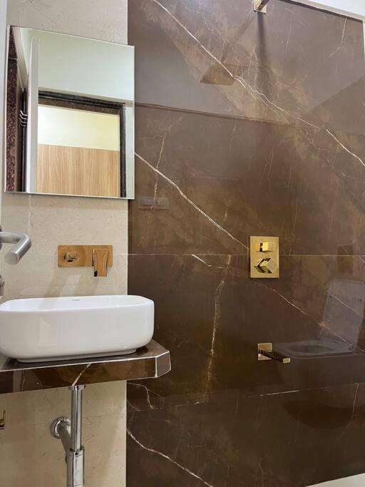 3bhk Santacruz Mumbai, 104 *