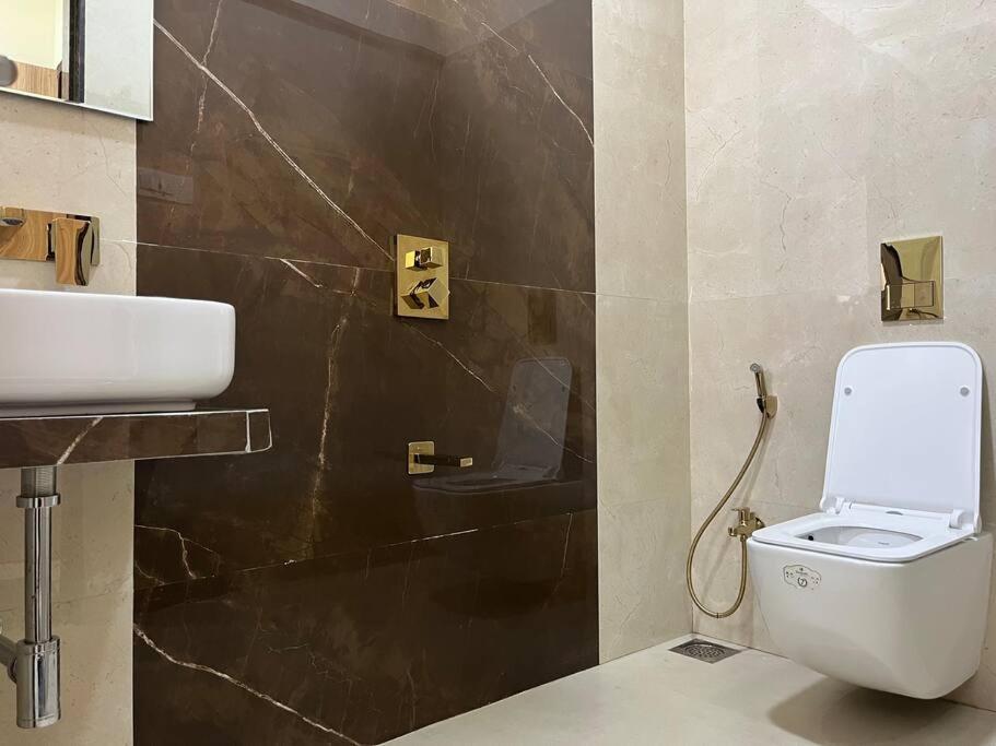 3bhk Santacruz Mumbai, 104
