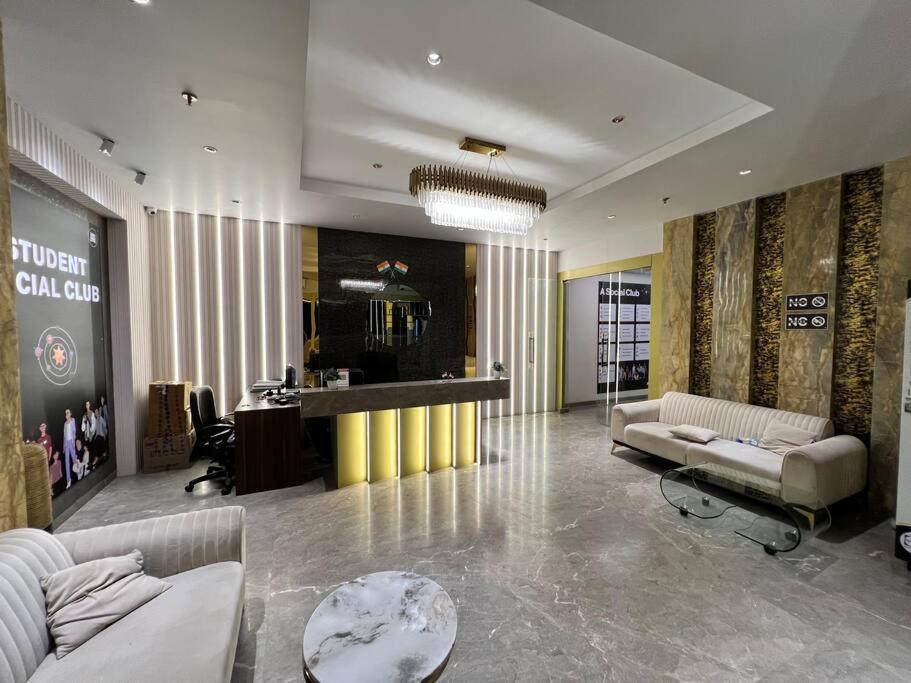 Apartment 3bhk Santacruz Mumbai, 104 *