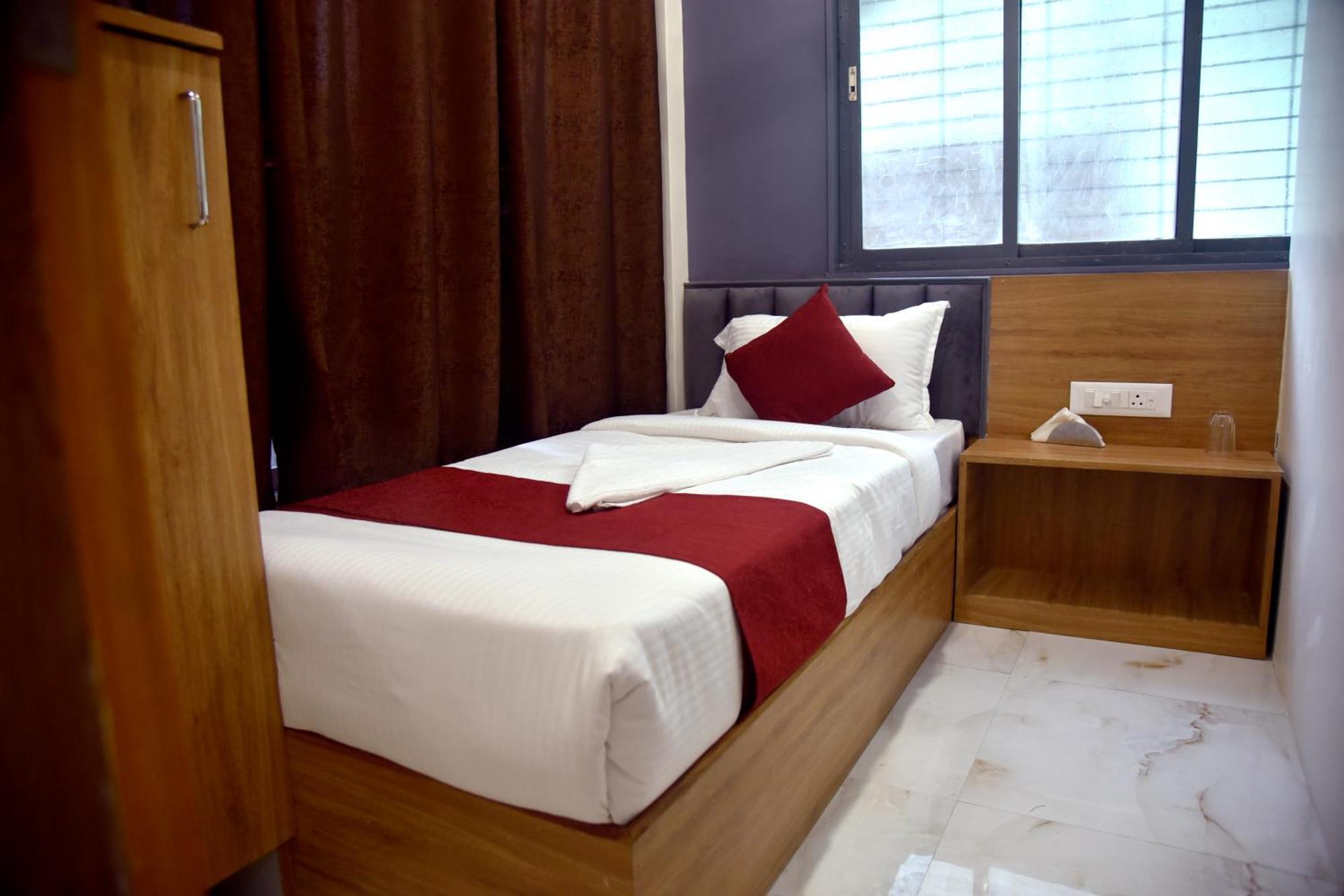 Apartment Vogue Near Nesco Exhibition Centre Mumbai