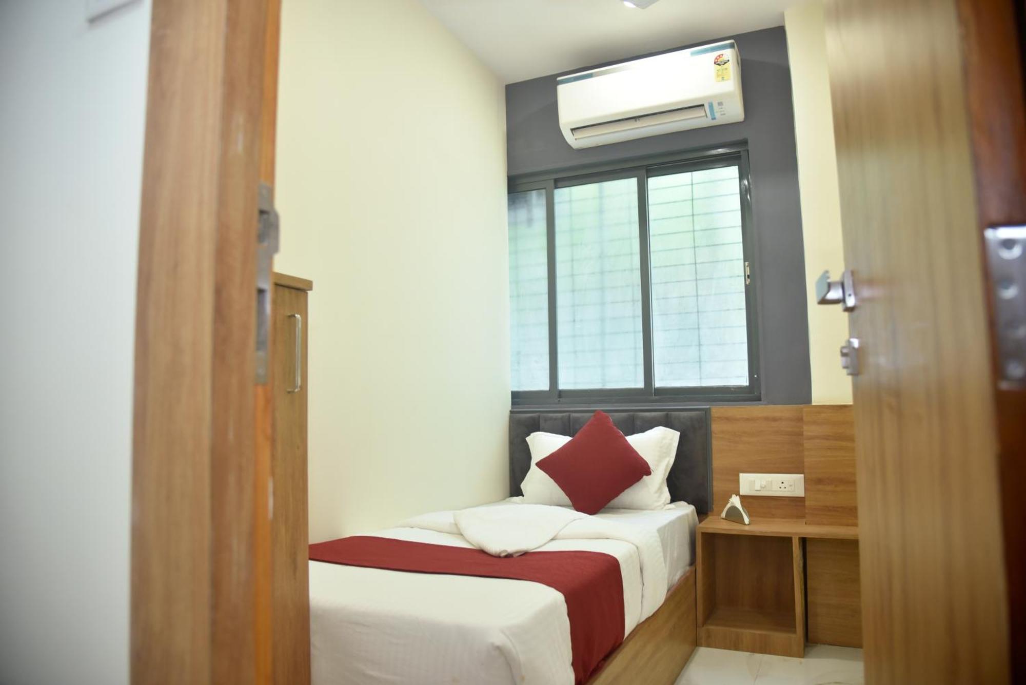 Apartment Vogue Near Nesco Exhibition Centre Mumbai