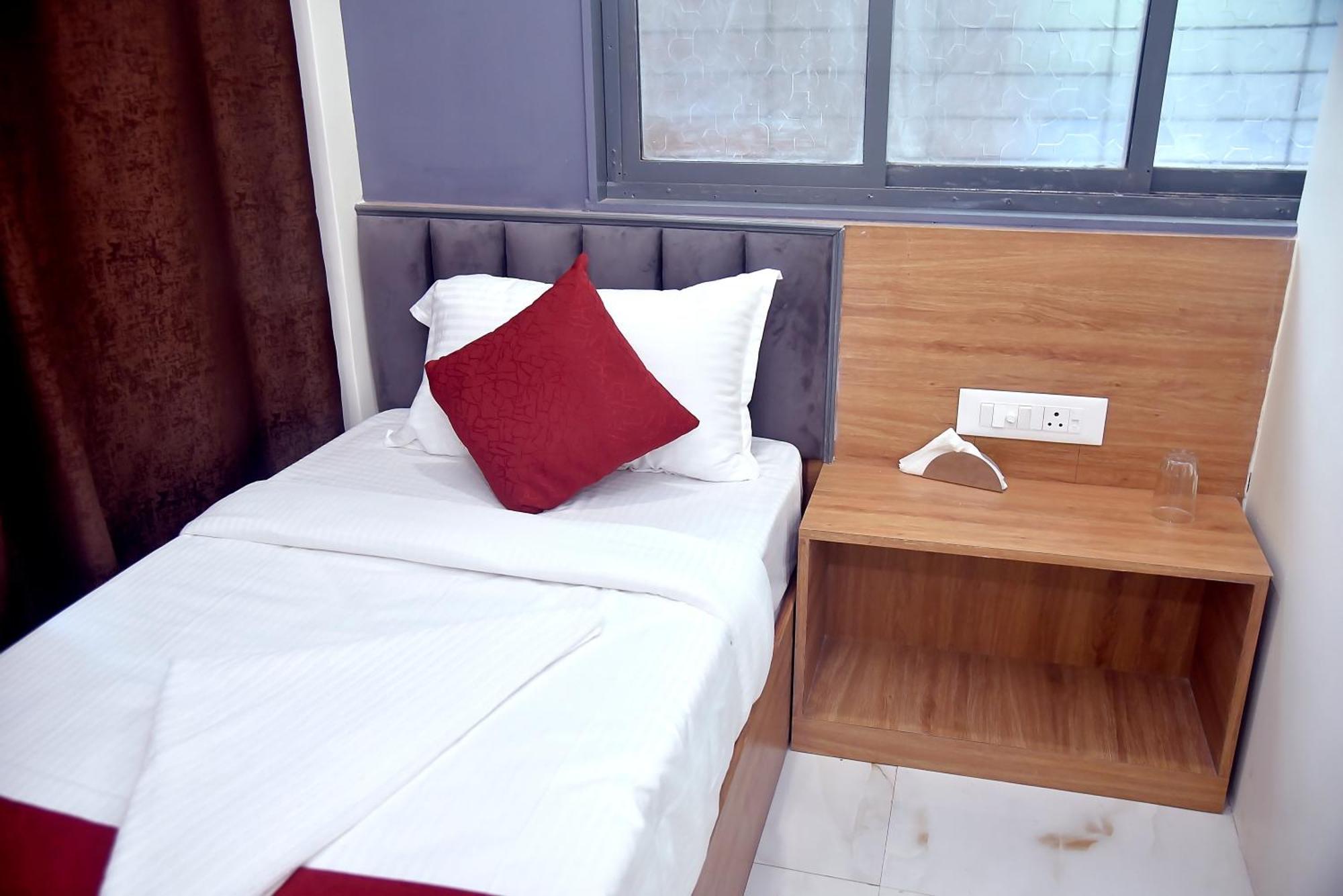 Apartment Vogue Near Nesco Exhibition Centre Mumbai