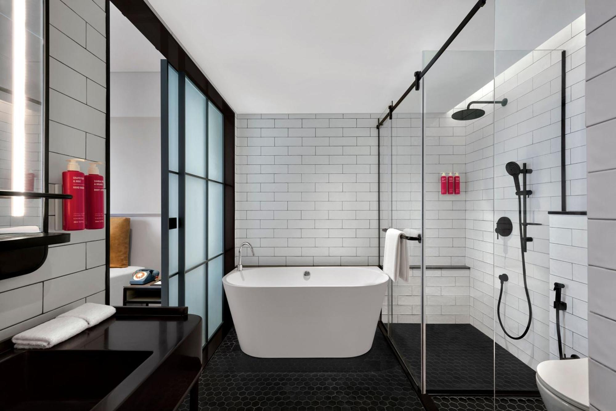 Moxy Andheri West Hotel 5*