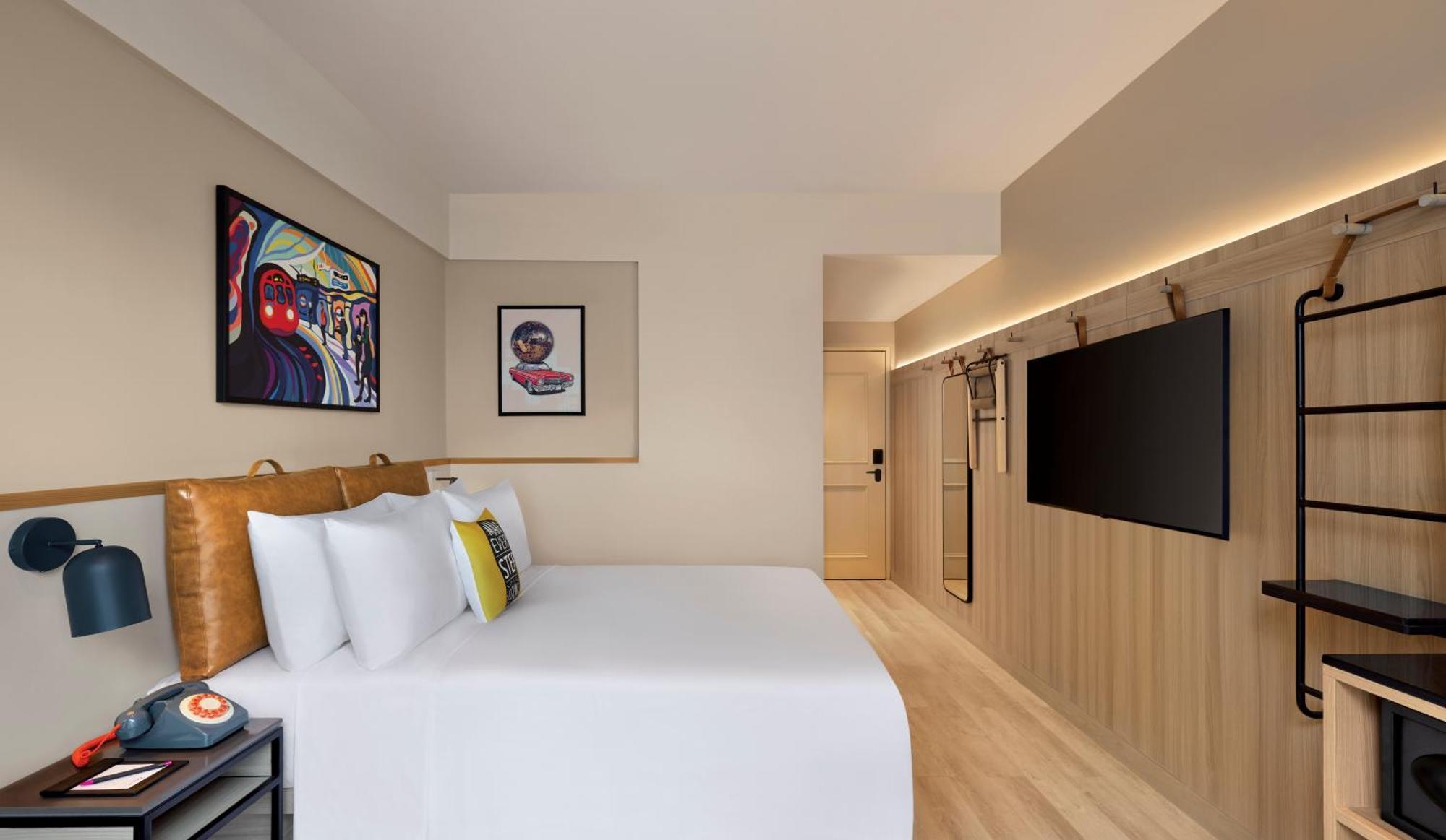 Moxy Andheri West Hotel 5*