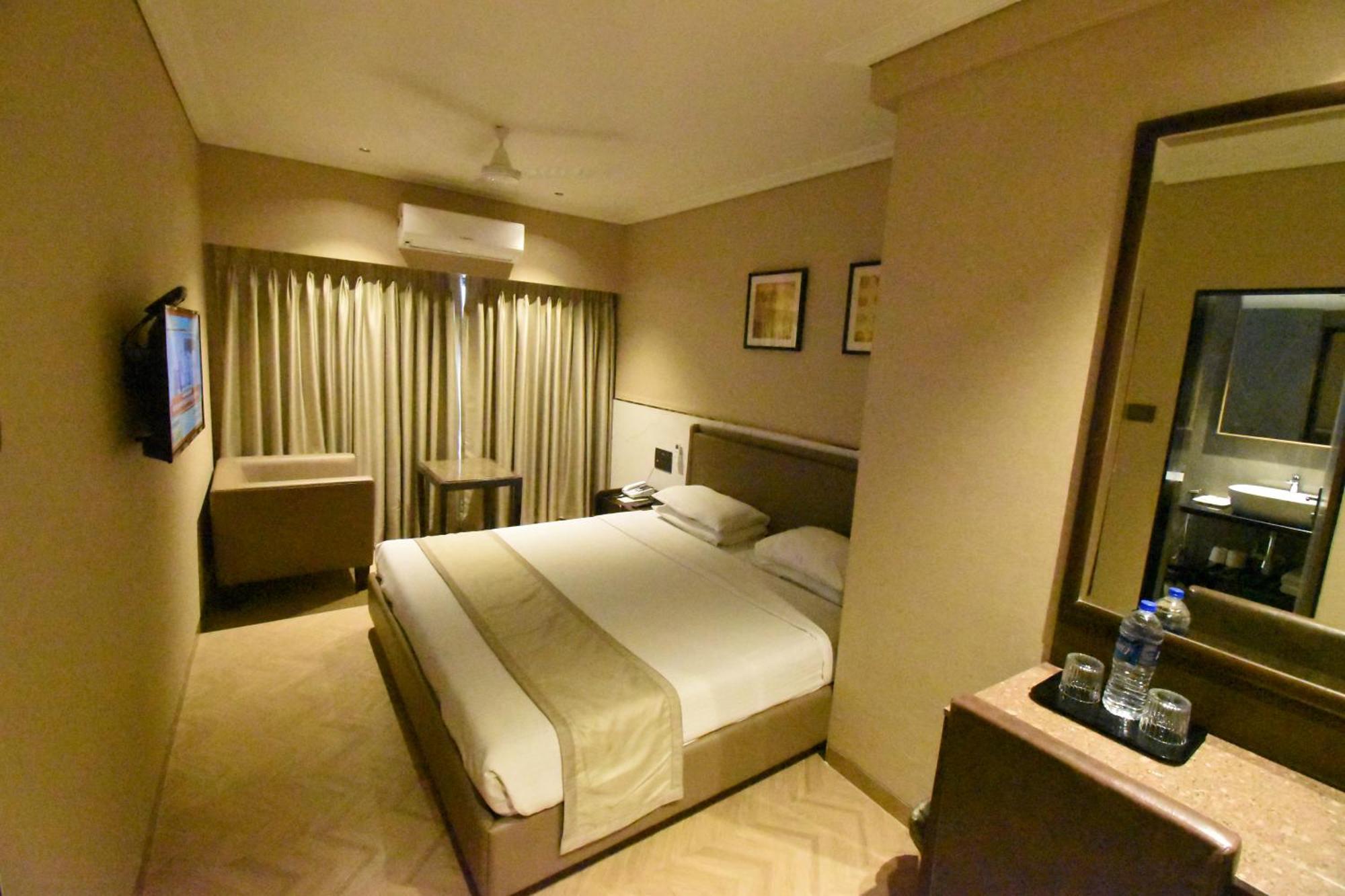 Kings International Juhu Hotel 3*