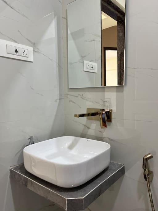 3 Bhk Santacruz 805 * Mumbai