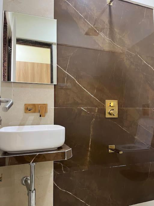 3 Bhk Santacruz 805 Apartment *