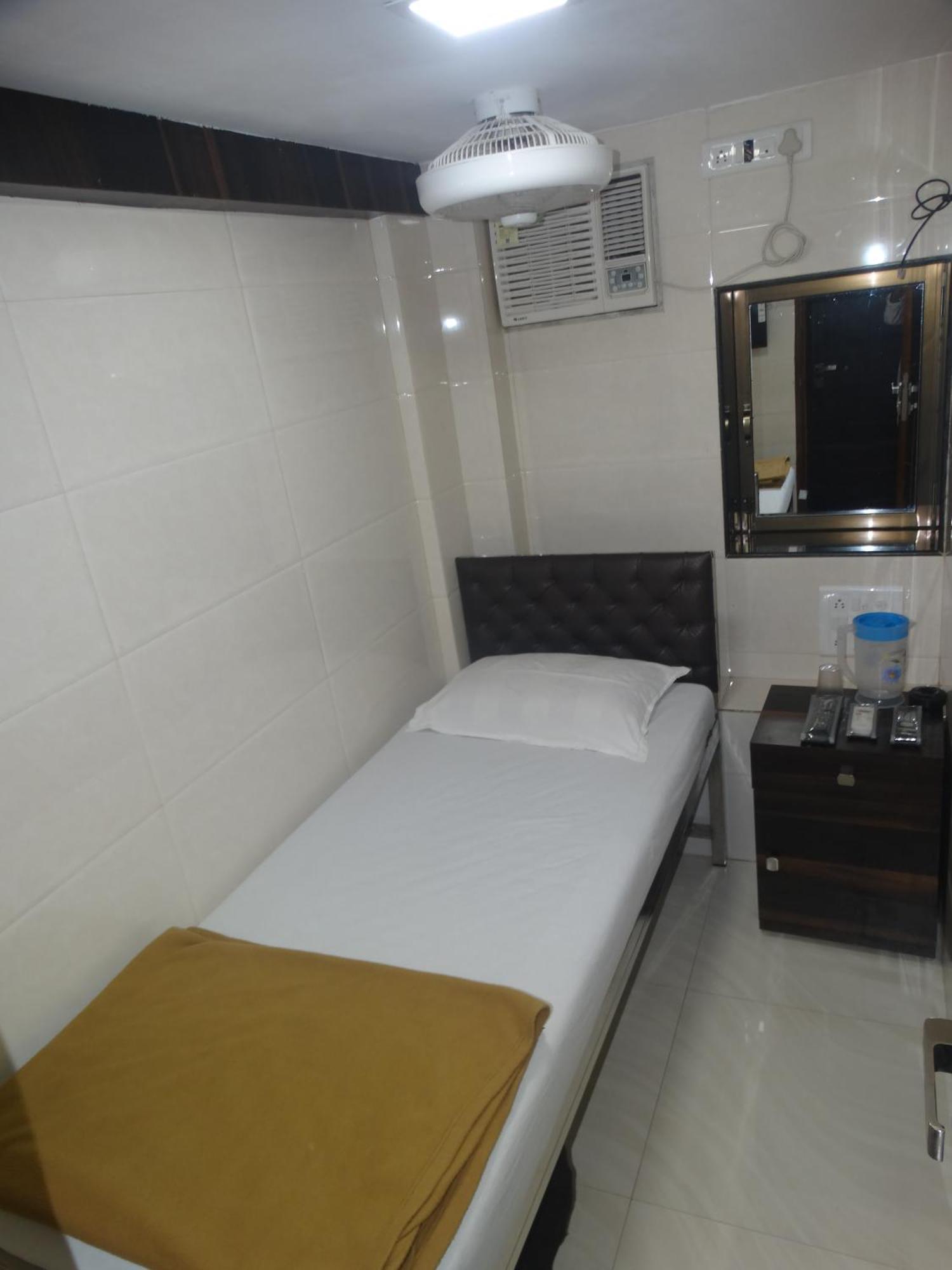 Hotel Qamar Mumbai