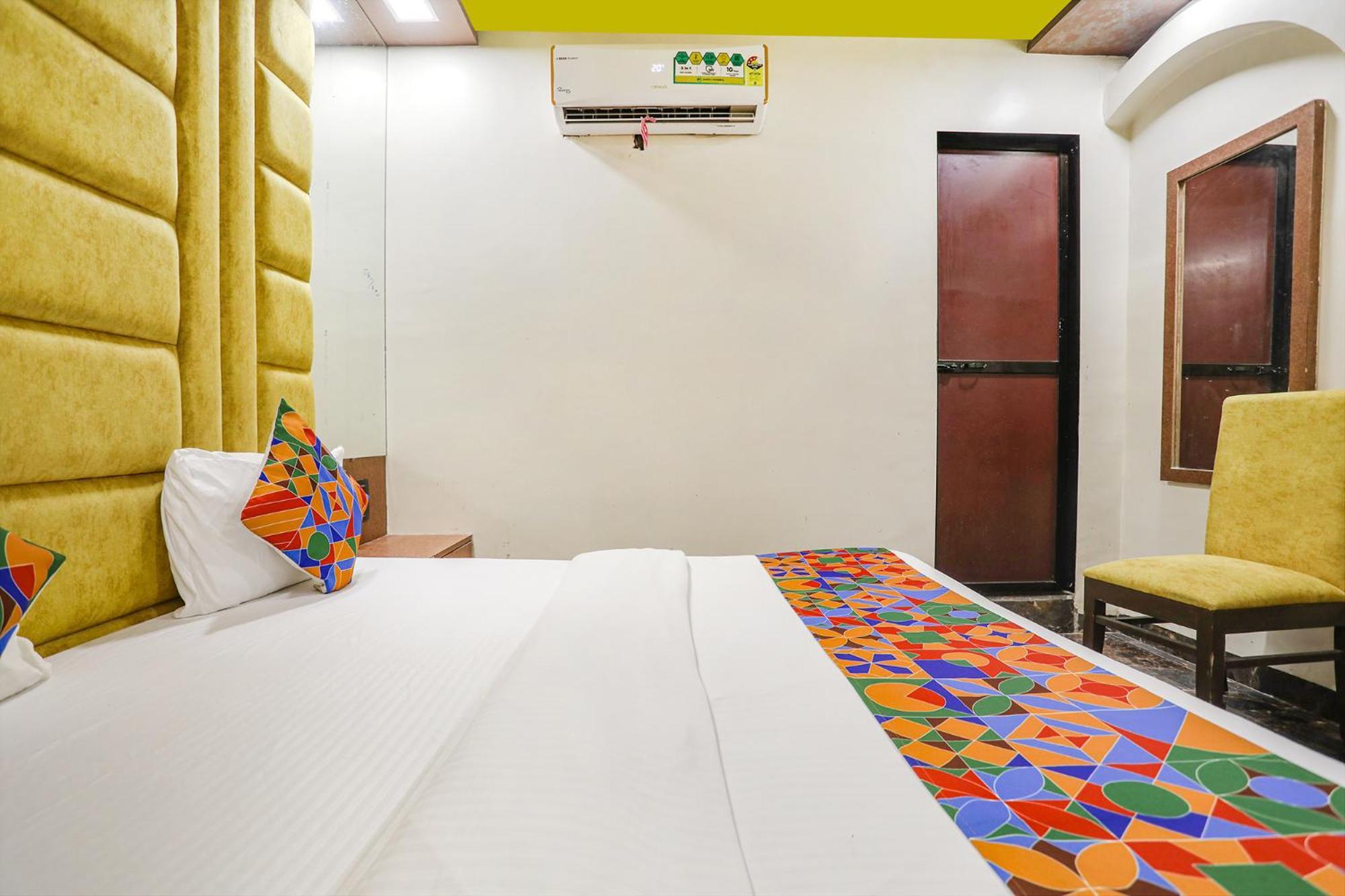 Fabexpress Versova Residency - Nr Kokilaben Hospital Bombaim