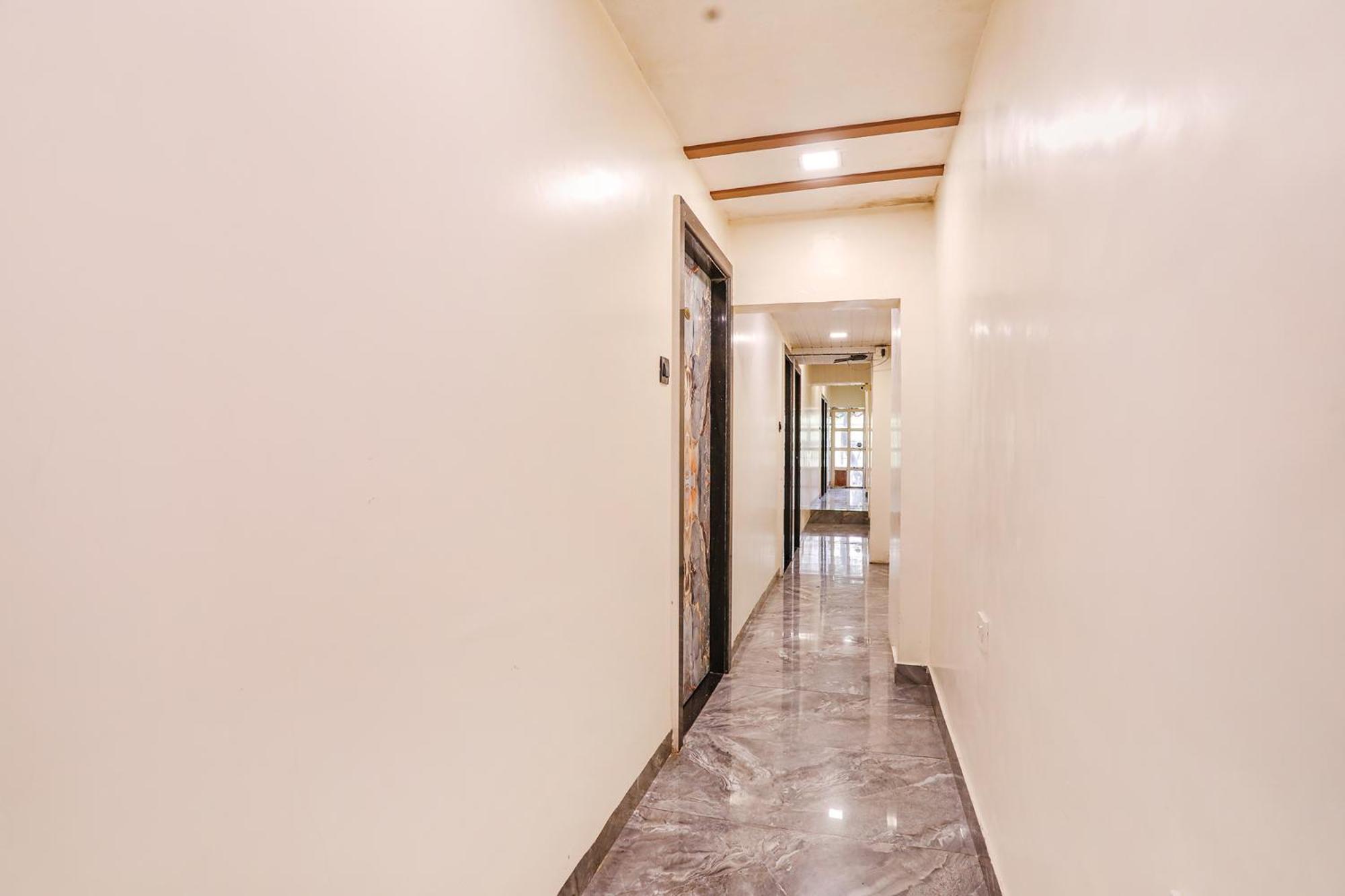 Hotel Fabexpress Versova Residency - Nr Kokilaben Hospital Bombaim