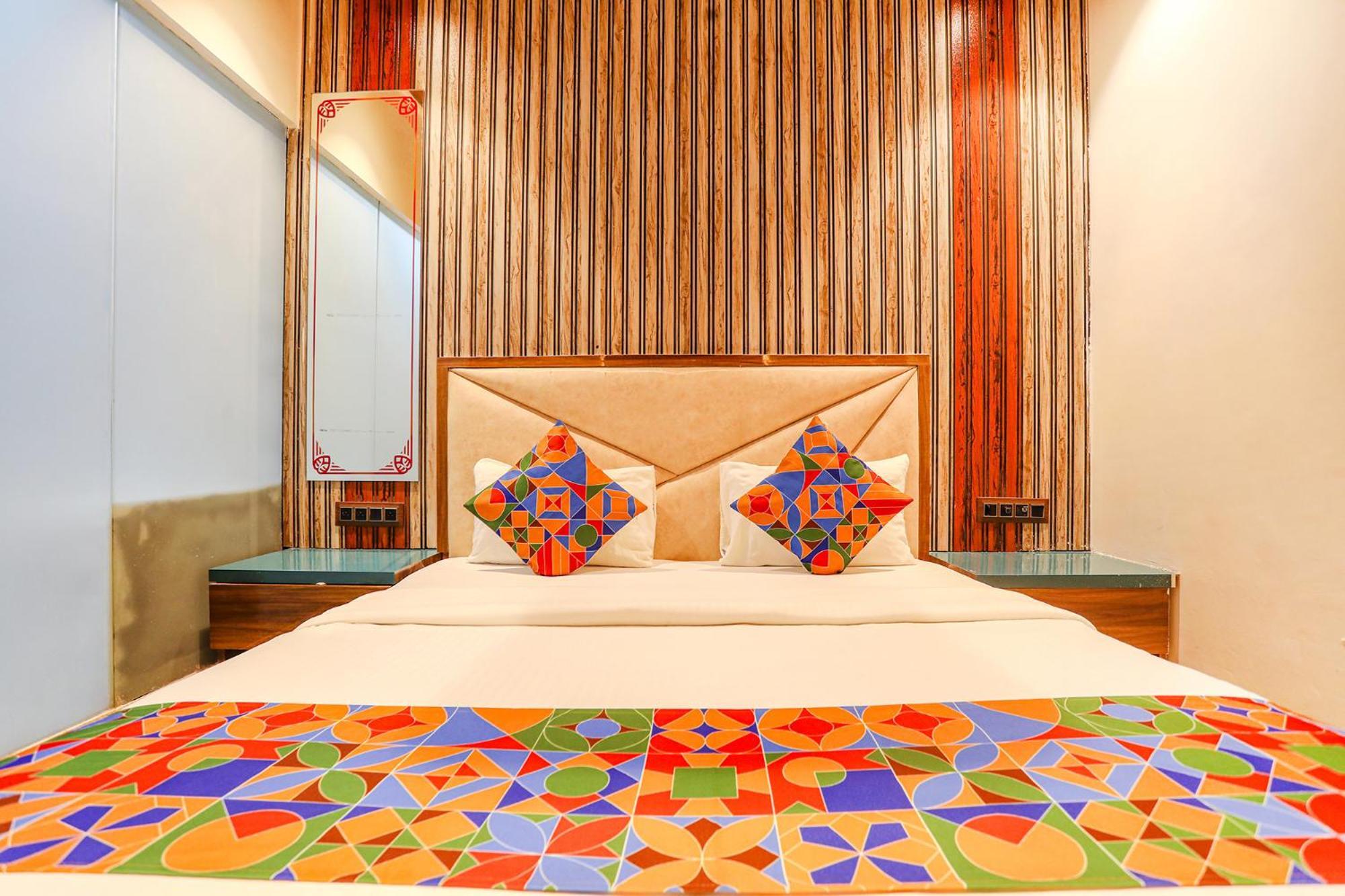 Fabexpress Versova Residency - Nr Kokilaben Hospital Bombaim
