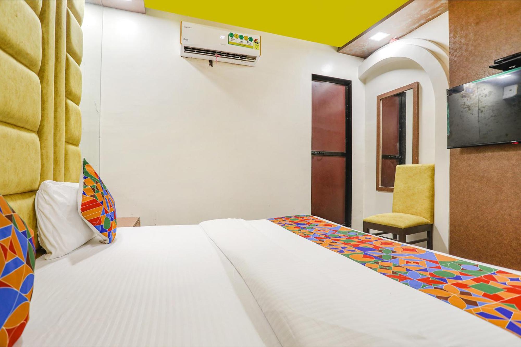 Fabexpress Versova Residency - Nr Kokilaben Hospital Bombaim