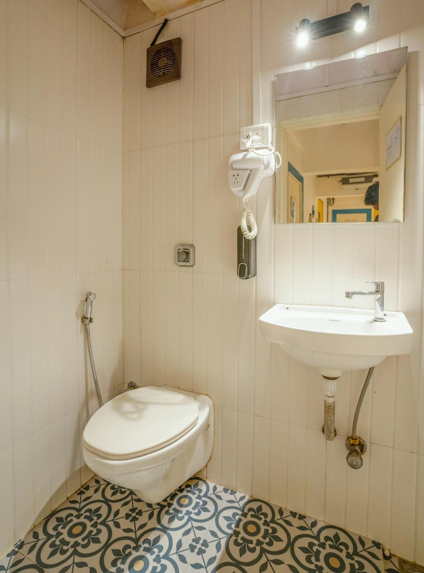 Locomo Express Hostel Mumbai