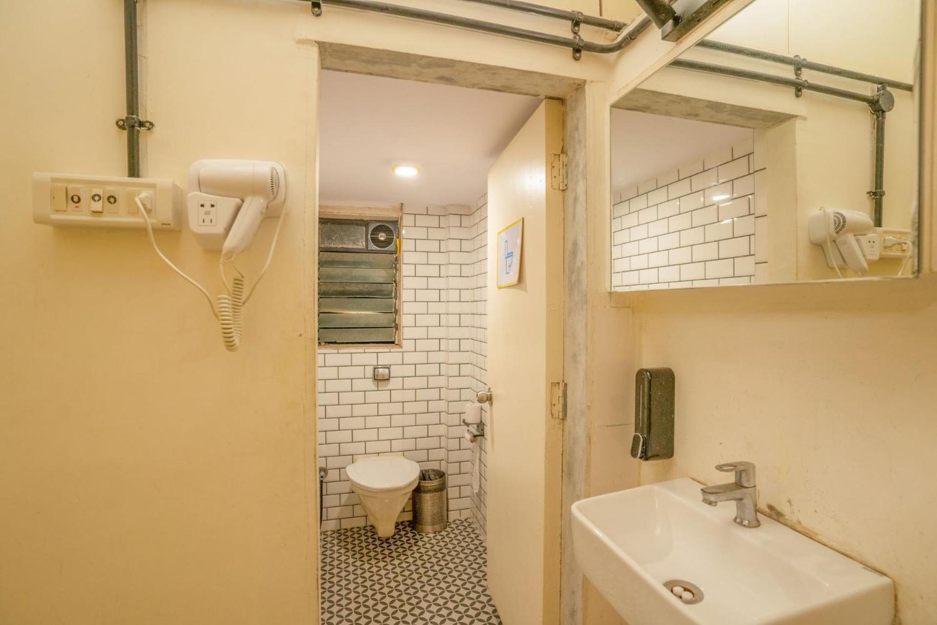 Hostel Locomo Express Mumbai