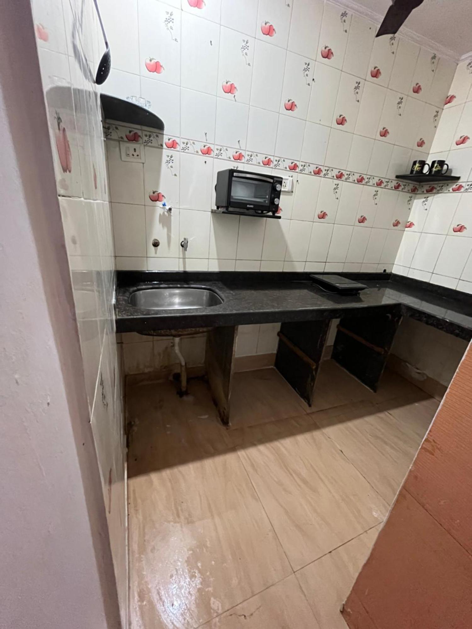 Apartment Budget Friendly 2bhk Flat At Pali Hill Bandra Mumbai