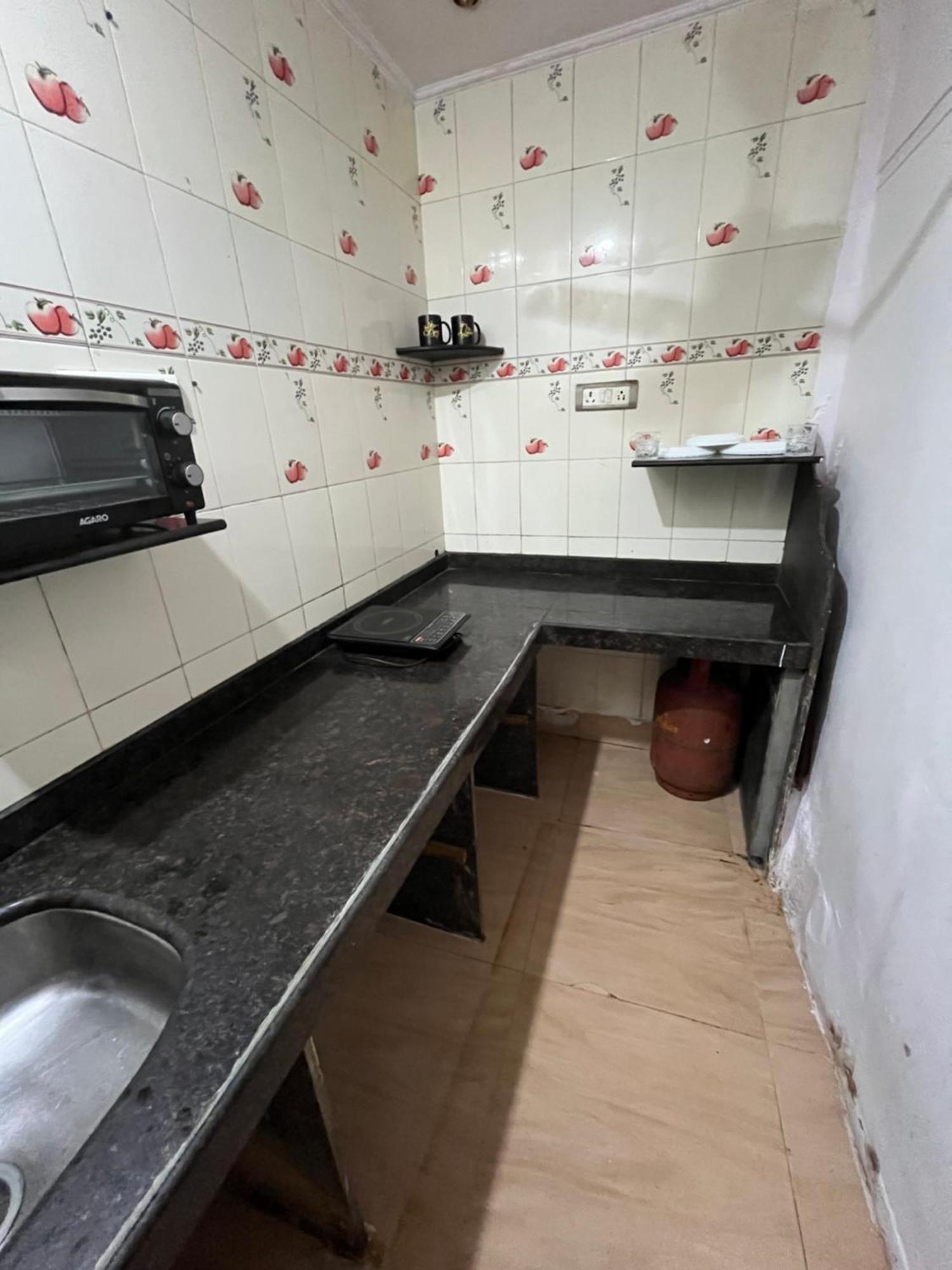 Budget Friendly 2bhk Flat At Pali Hill Bandra
