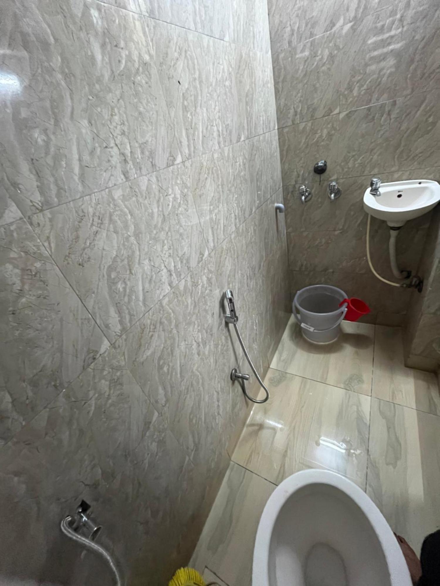 Budget Friendly 2bhk Flat At Pali Hill Bandra Apartment Mumbai