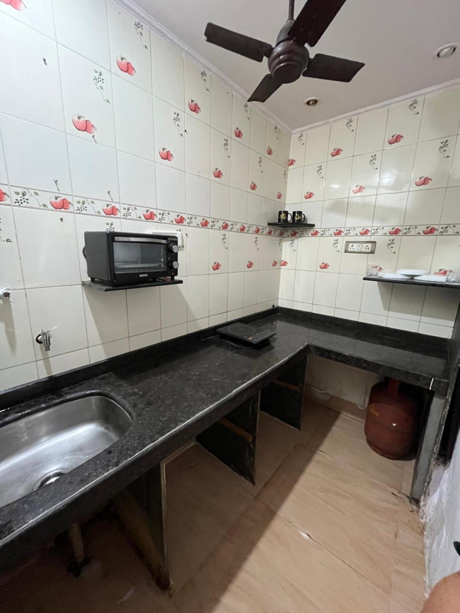 Budget Friendly 2bhk Flat At Pali Hill Bandra *