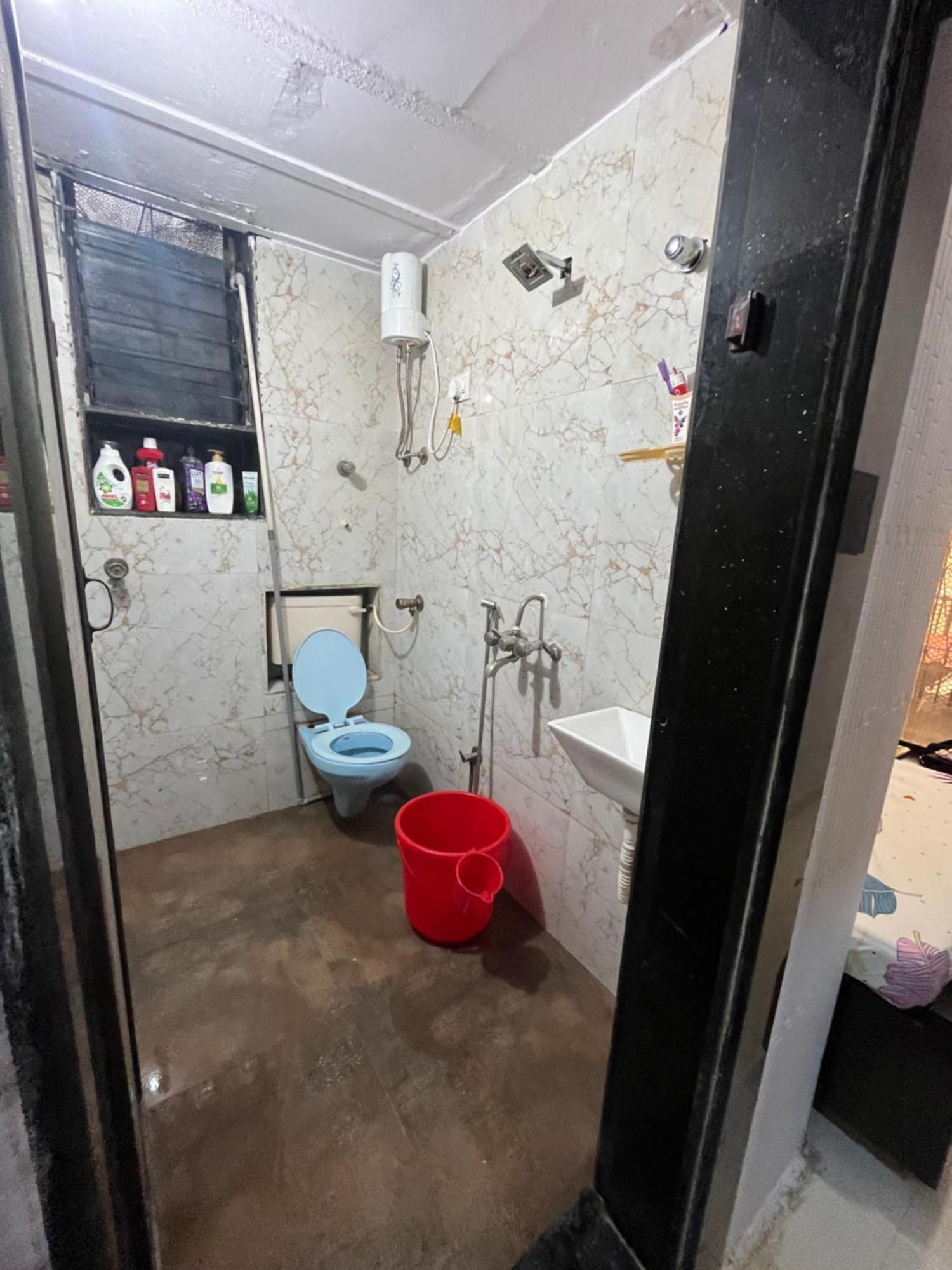 Apartment Budget Friendly 2bhk Flat At Pali Hill Bandra
