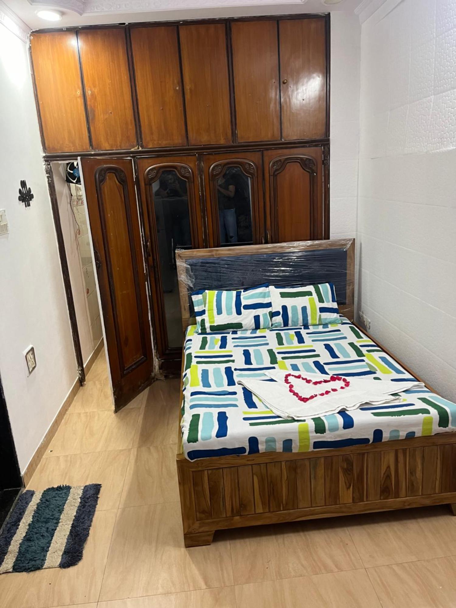 Apartment Budget Friendly 2bhk Flat At Pali Hill Bandra Mumbai