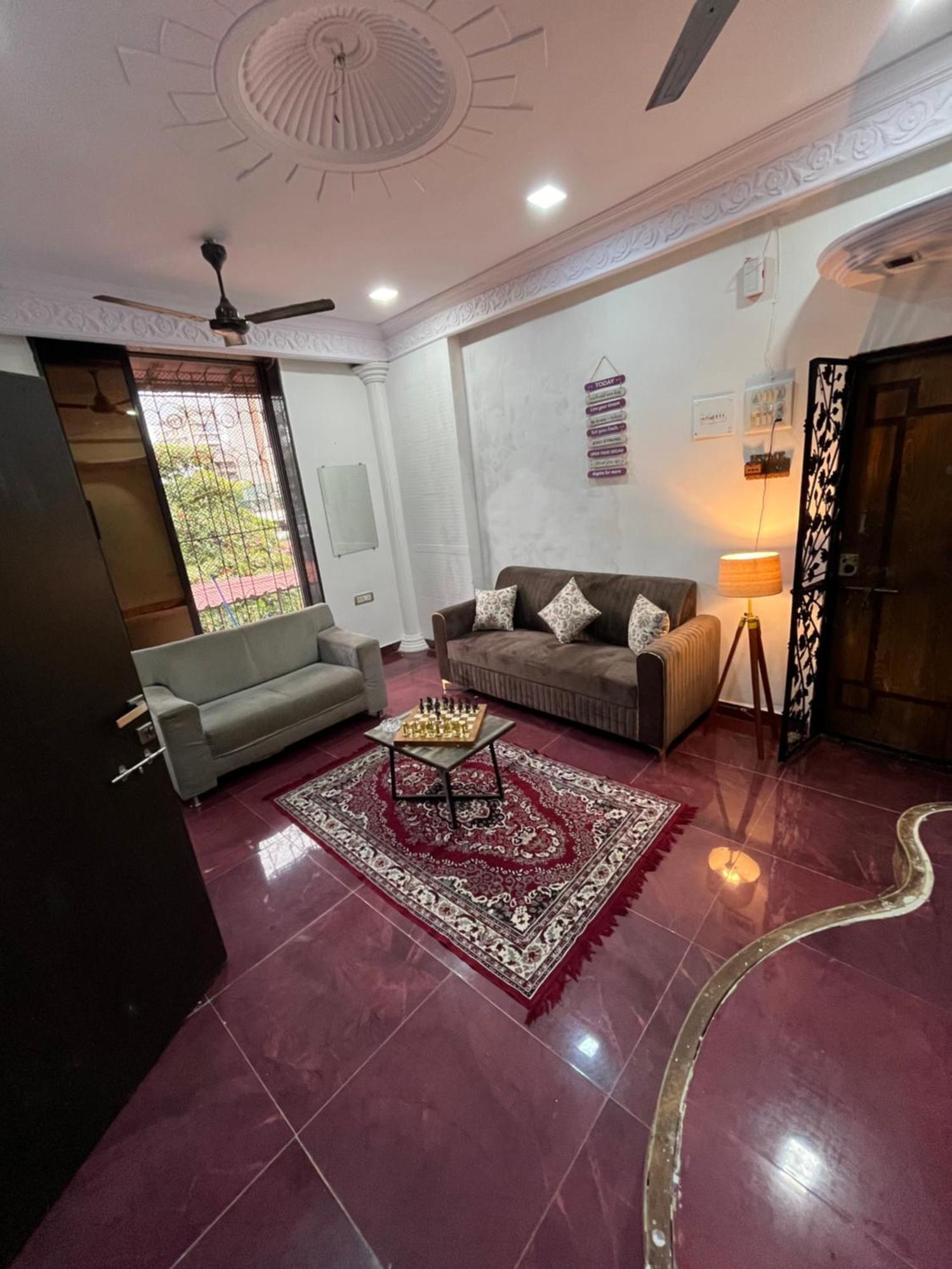 Budget Friendly 2bhk Flat At Pali Hill Bandra *