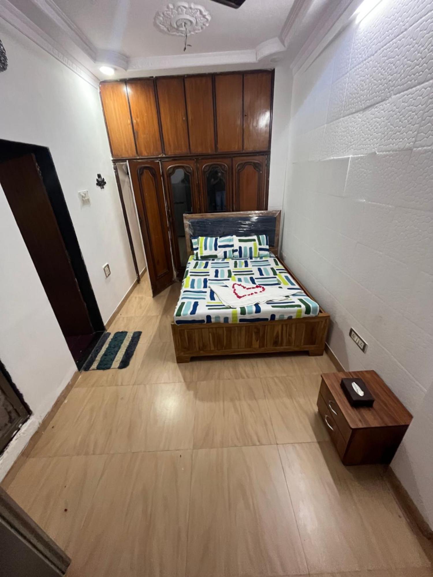 Budget Friendly 2bhk Flat At Pali Hill Bandra * Mumbai
