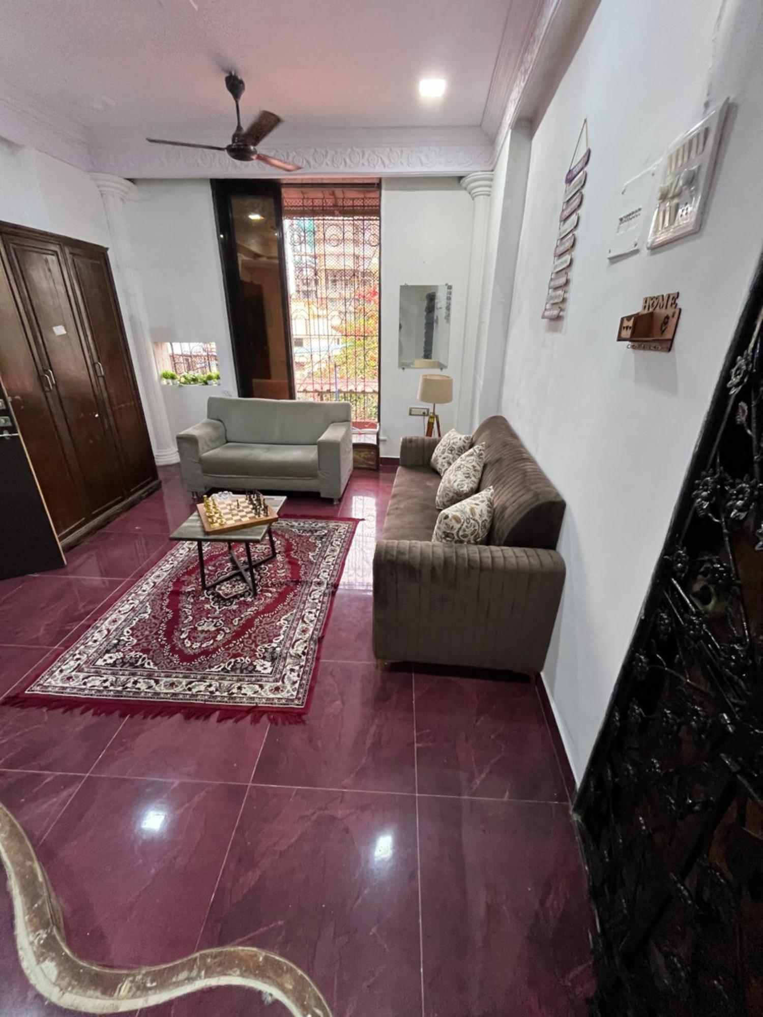 Apartment Budget Friendly 2bhk Flat At Pali Hill Bandra Mumbai