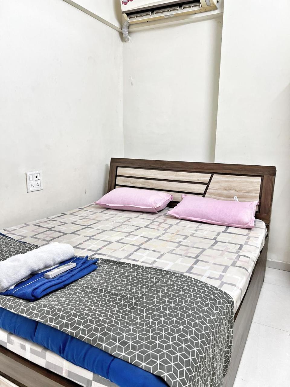 1 Bhk Near Kokilaben Ambani Hospital Apartment