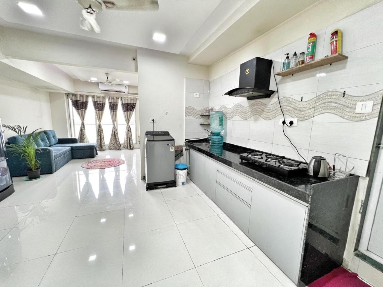 1 Bhk Near Kokilaben Ambani Hospital *