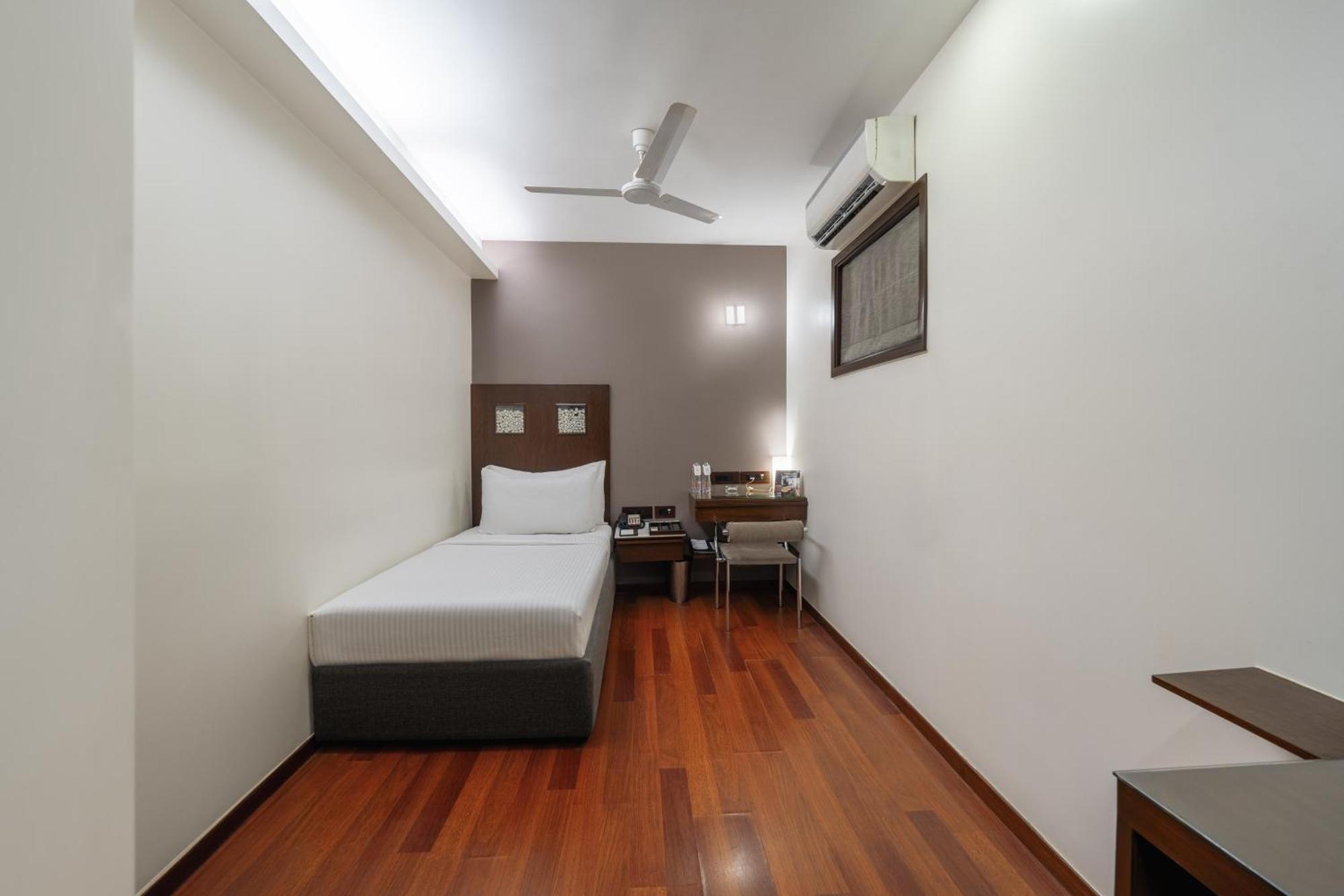 The Shalimar Hotel, Kemps Corner Hotel 4*