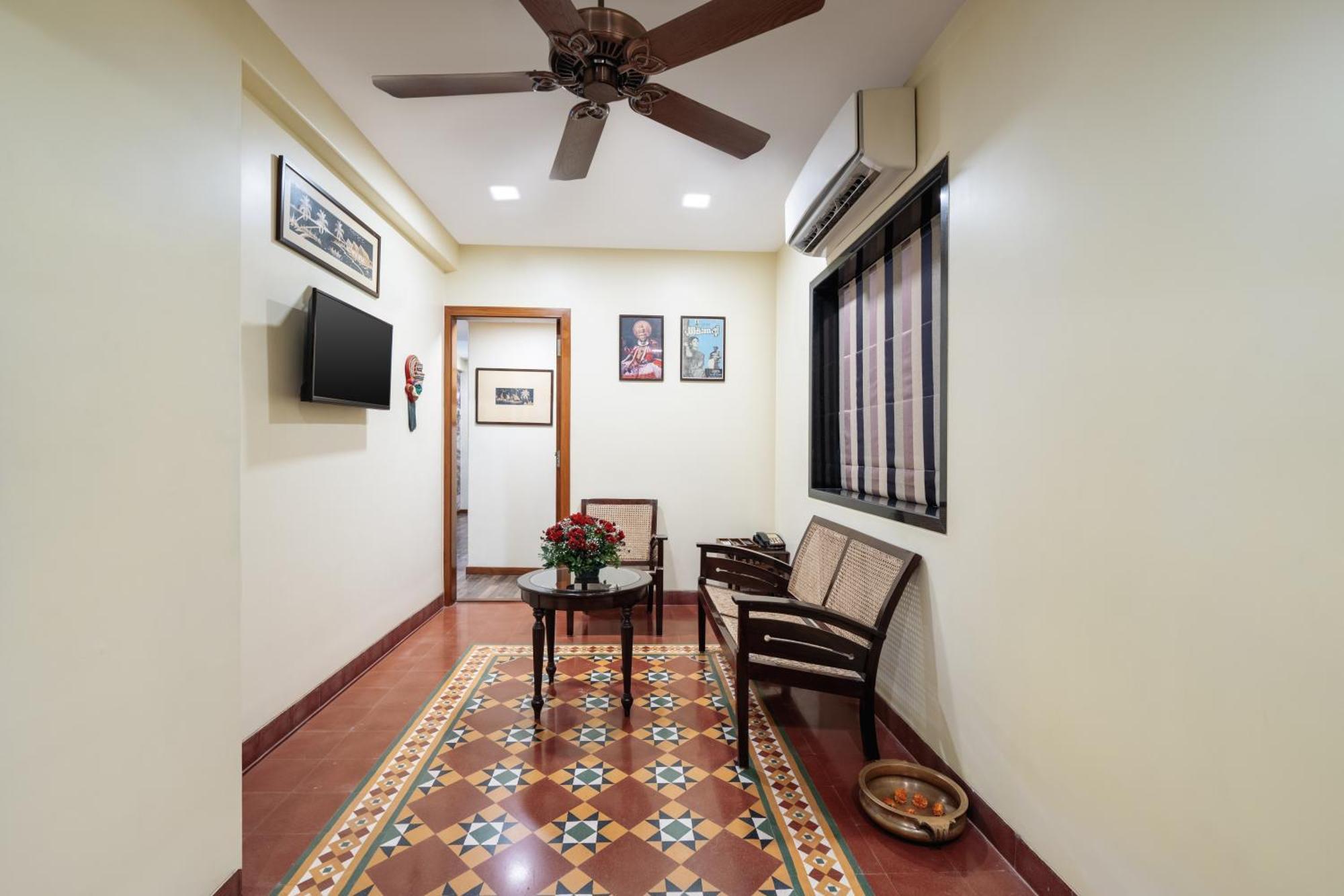 The Shalimar Hotel, Kemps Corner 4*