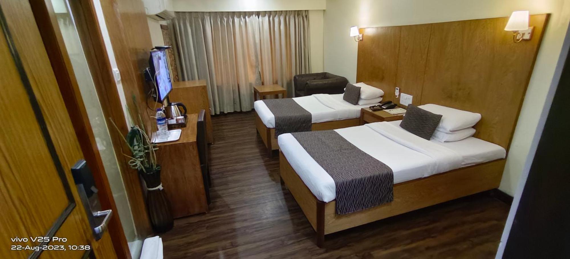Kings International Juhu Hotel 3*