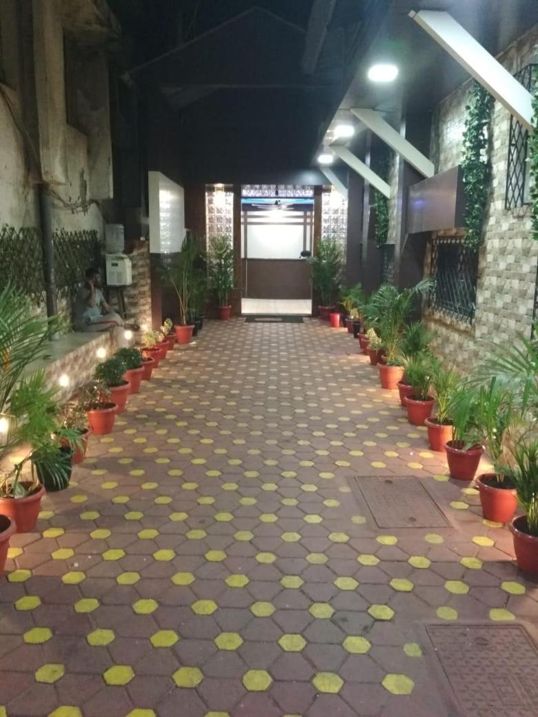 Qamar Mumbai