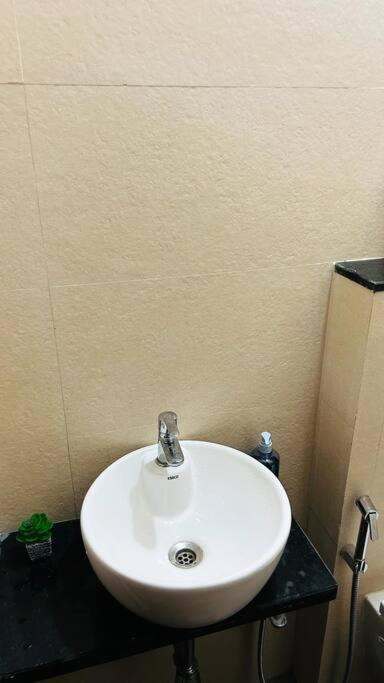 Cozy 1bhk Near Nesco, J Pmorgan
