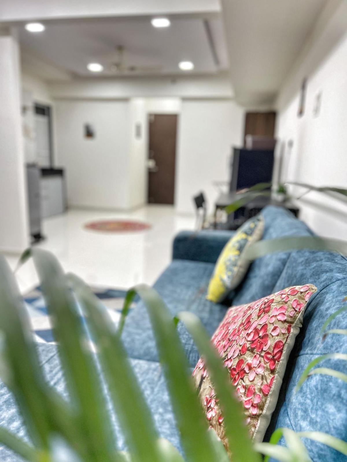 1 Bhk Near Kokilaben Ambani Hospital Apartamento Bombaim