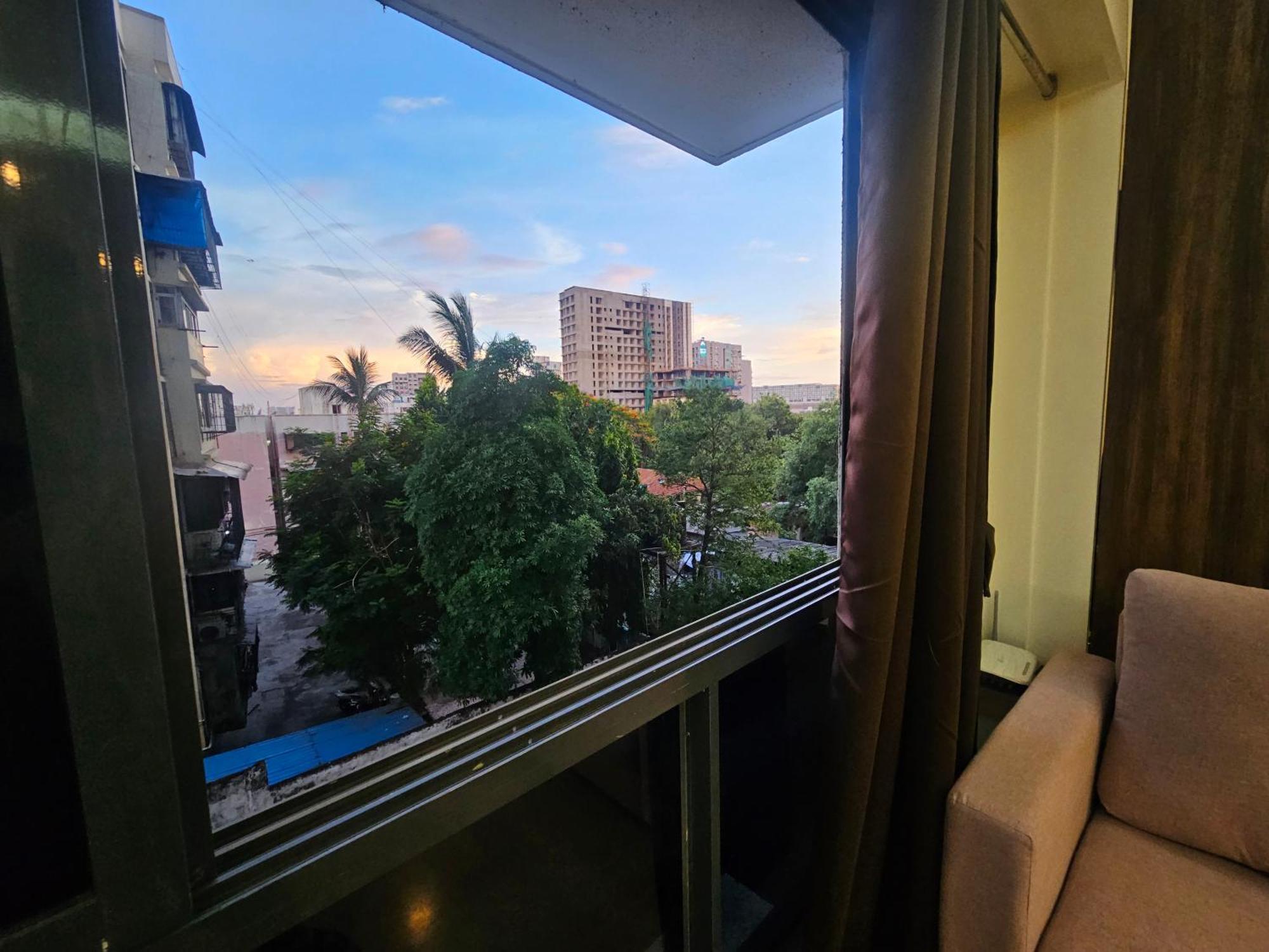 Lite - Kurla West Apartment *