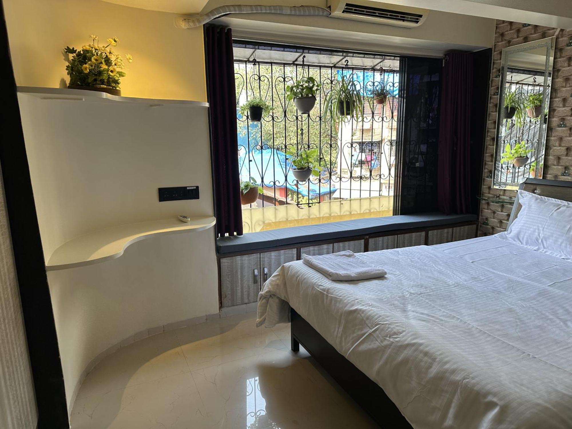 Citadel 1 Bhk Bandra Apartment *