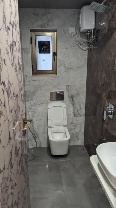 Apartment Downtown 2 Bed Apt, Mahalakshmi 202