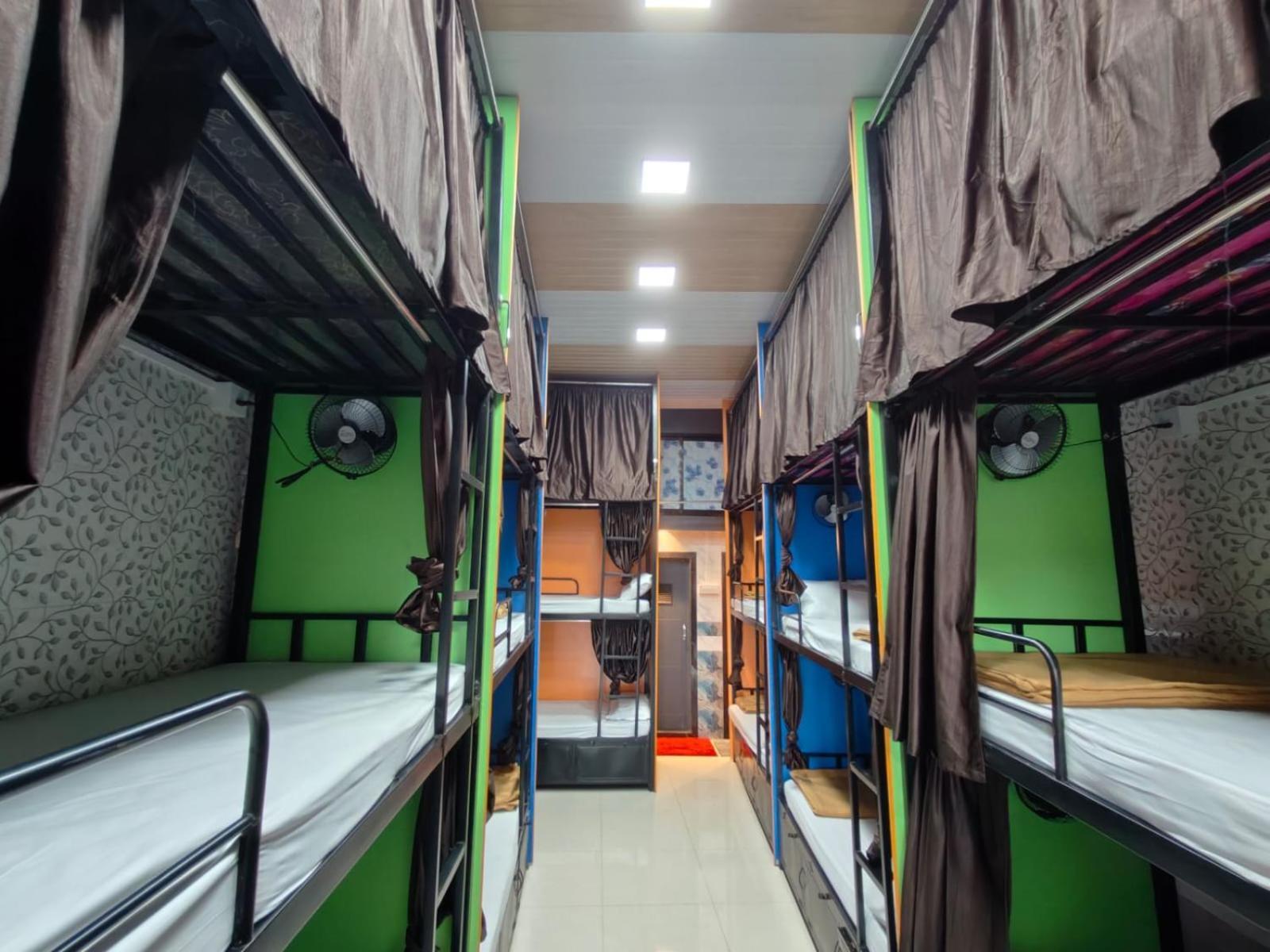 Hostel Rameshwar - Parle Highway *