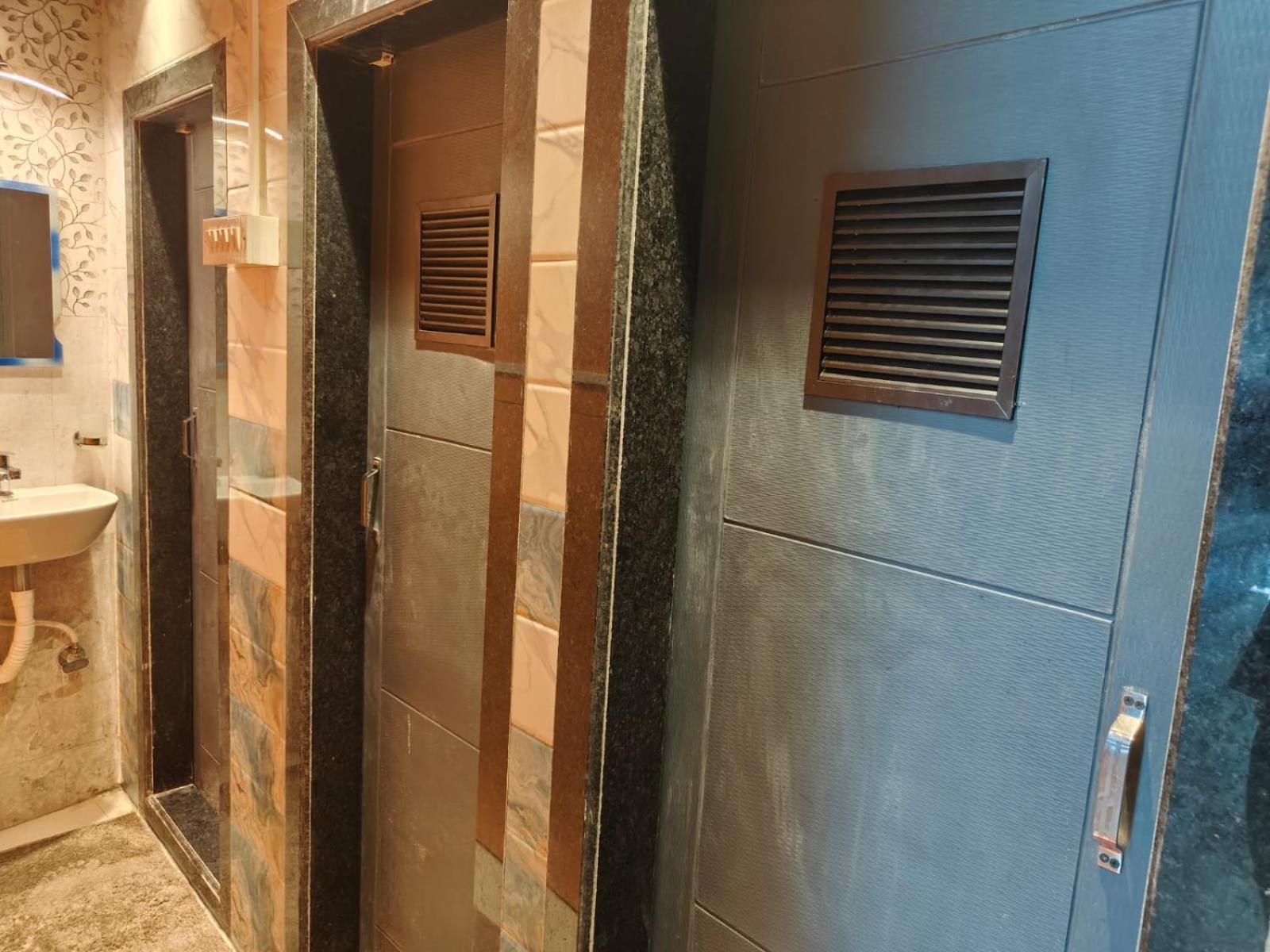 Hostel Rameshwar - Parle Highway *