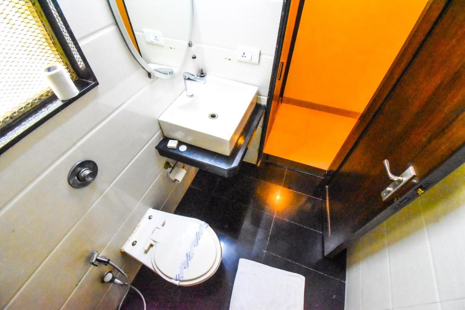 Kings International Juhu Hotel