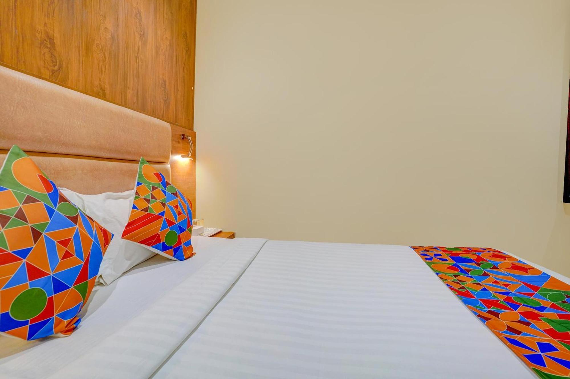 Fabexpress Colaba Grand - 700m From Gateway Of India Mumbai