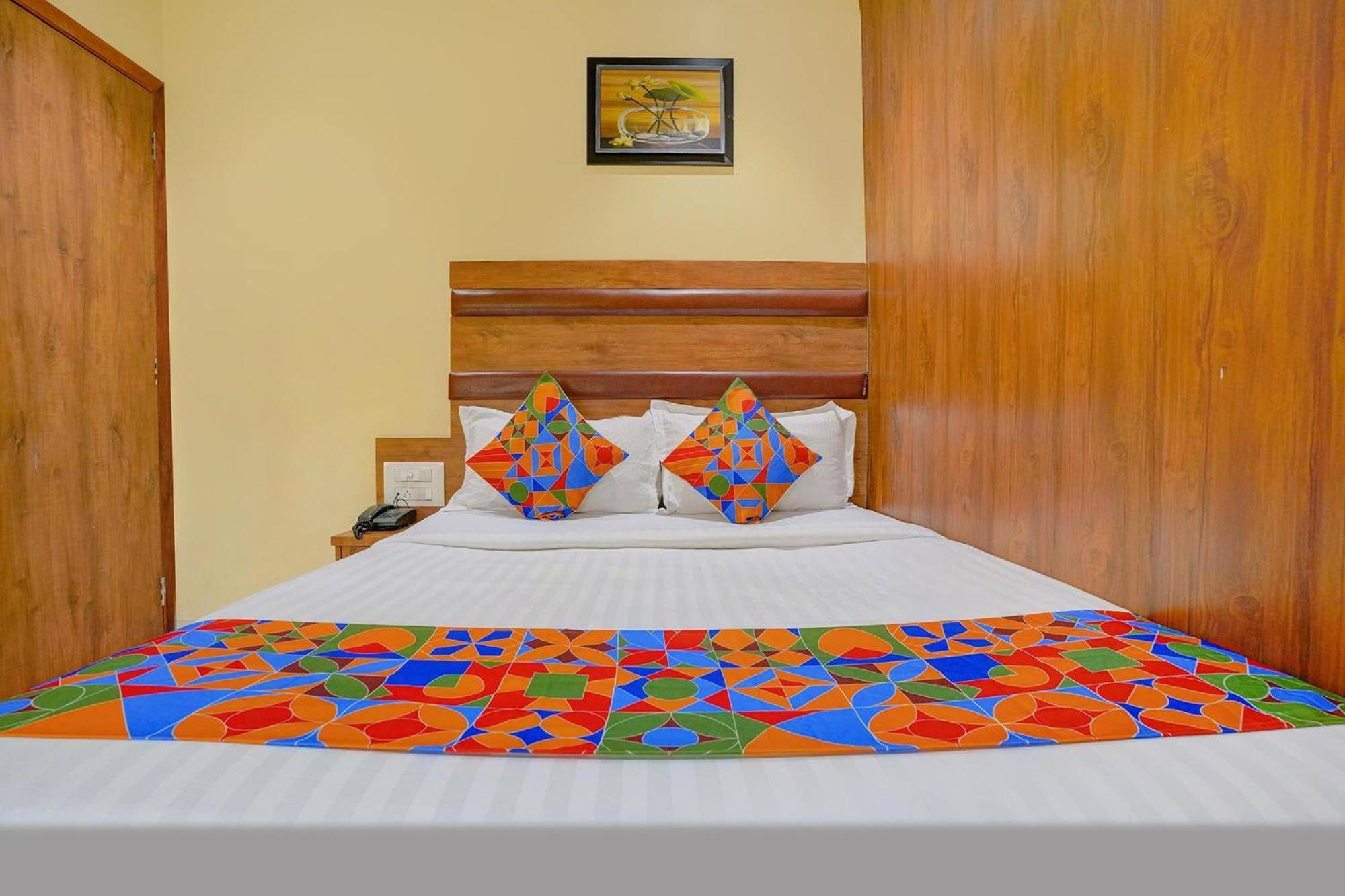 Hotel Fabexpress Colaba Grand - 700m From Gateway Of India