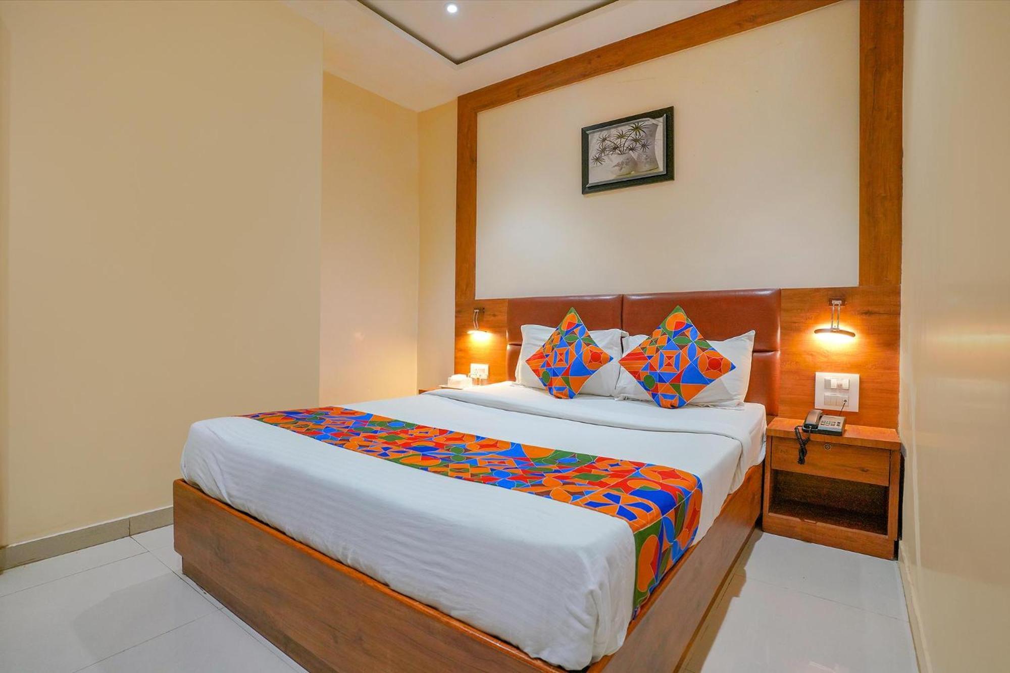 Hotel Fabexpress Colaba Grand - 700m From Gateway Of India Mumbai